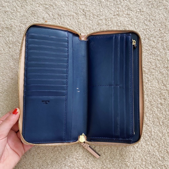 Tory Burch wristlet wallet - Picture 7 of 7